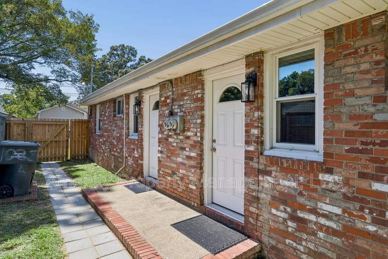 Norfolk Townhome: 1028 Modoc Avenue - A
