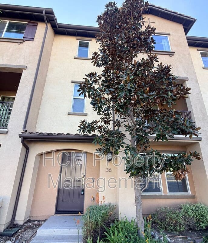 Santa Ana House: 120 S Pacific Ave