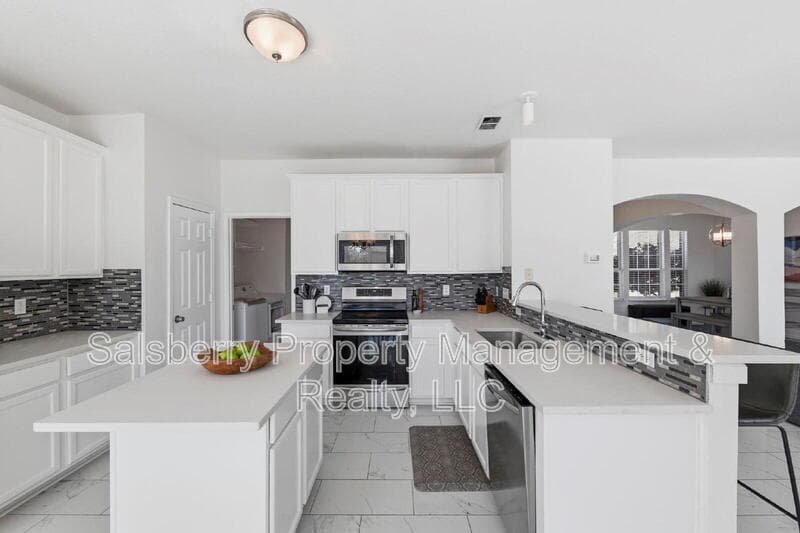 Fort Worth House: 4943 Sunset Ridge Drive