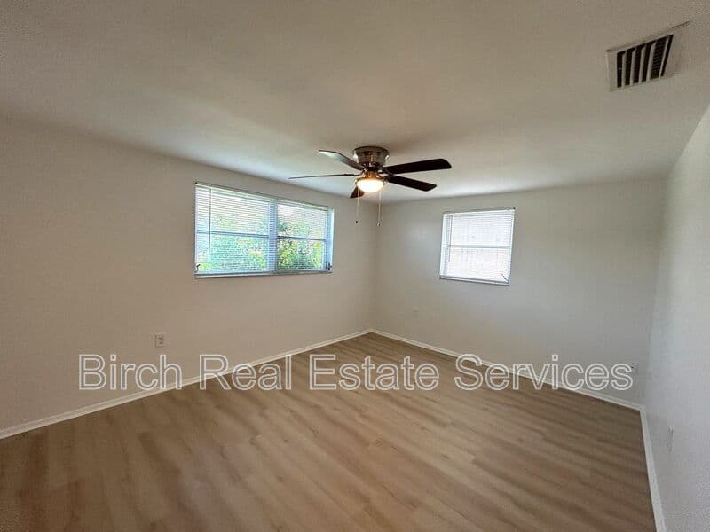 Holiday House: 3402 Peterborough St.