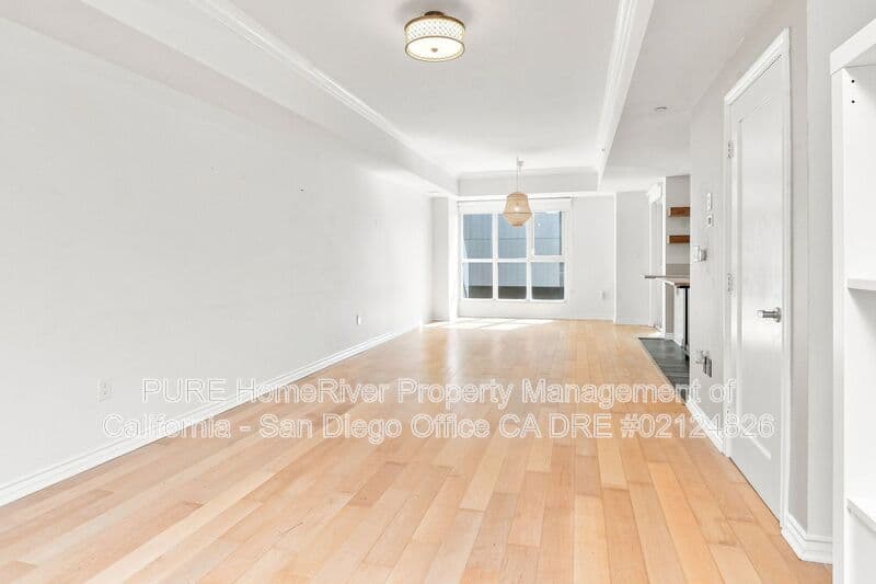 San Diego House: 875 G St