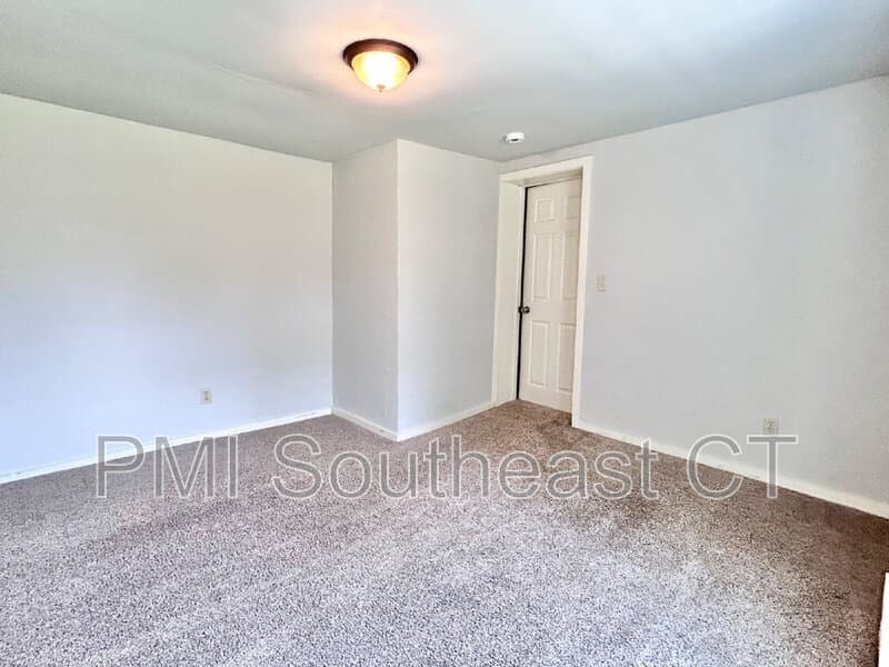 Norwich Condo: 231 Salem Turnpike