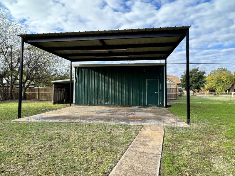Lorena House: 140 Towne West Drive