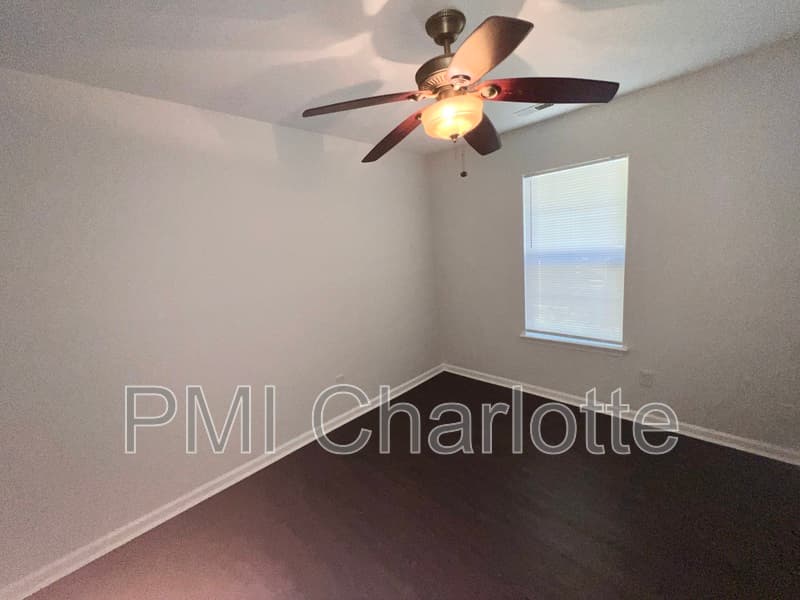 Charlotte House: 6204 Easter Ln
