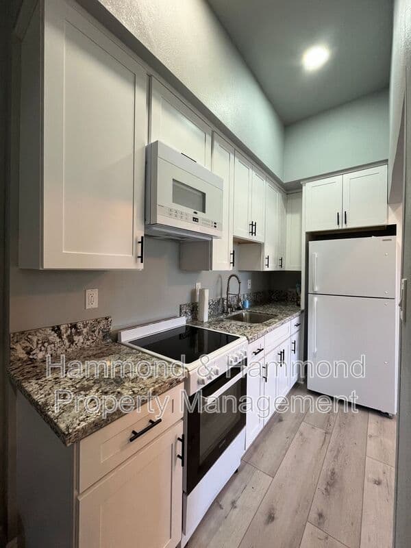 Woodland Hills House: 23242 Victory Blvd.