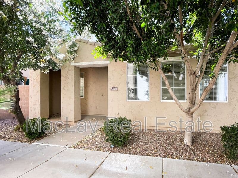 Mesa House: 10252 E Isleta ave