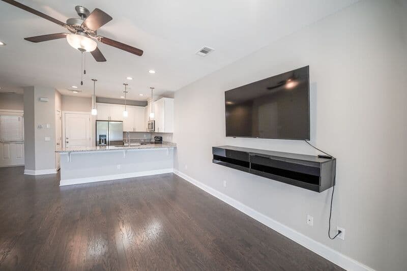 Richmond Hill House: 160 Lake Lily Drive