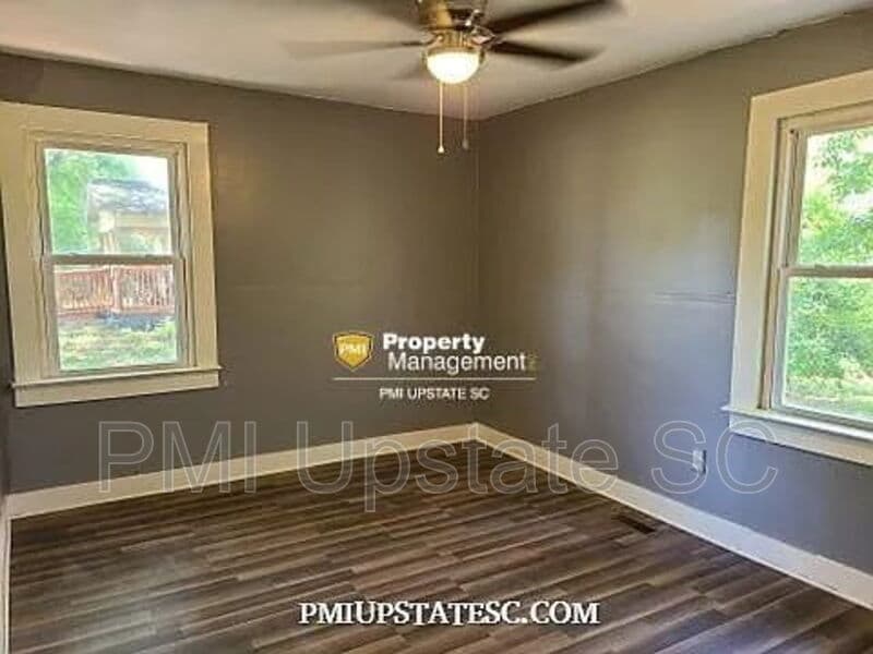 Wellford House: 143 Forrest St