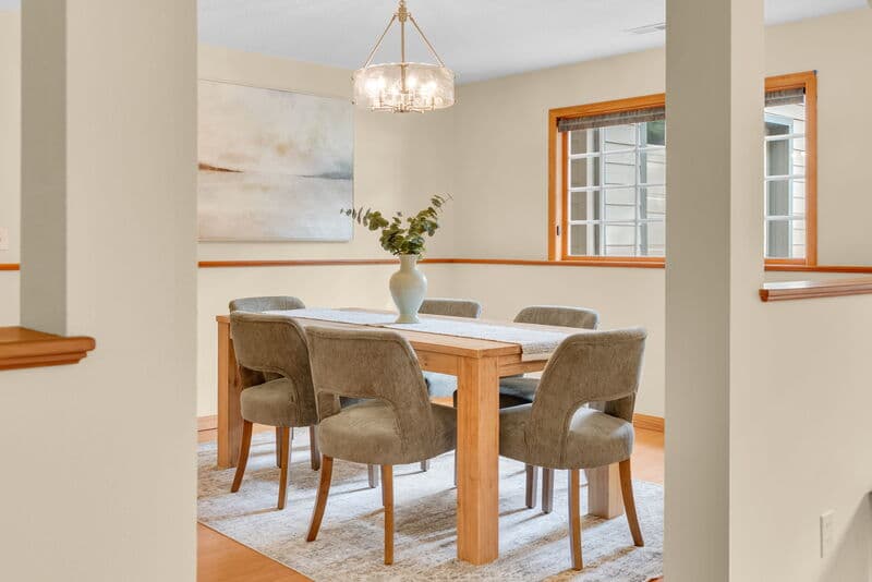 Portland House: 9255 Southwest Boones Ferry Road