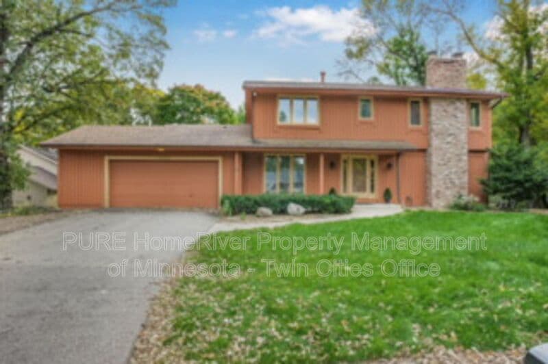 Edina House: 7420 Hyde Park Cir