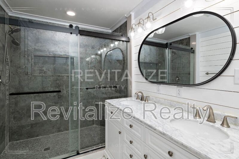 Mobile House: 80 Hathaway Rd N