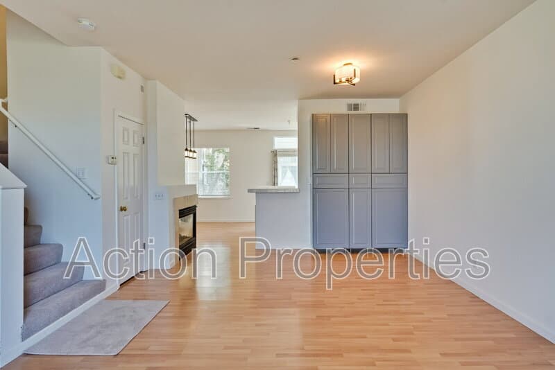 Mountain View Townhome: 146 Holly Court