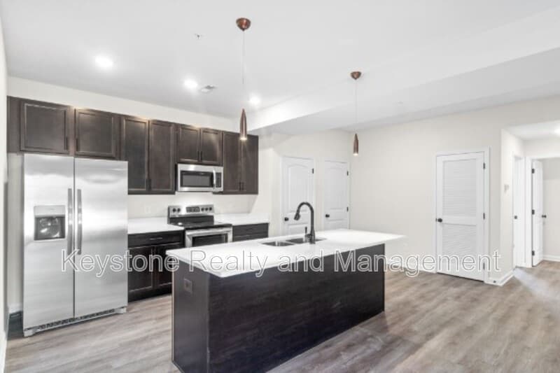Clarksville Apartment: 229 E. Johnson Circle