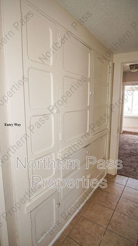 El Paso House: 7600 Franklin Dr. Front