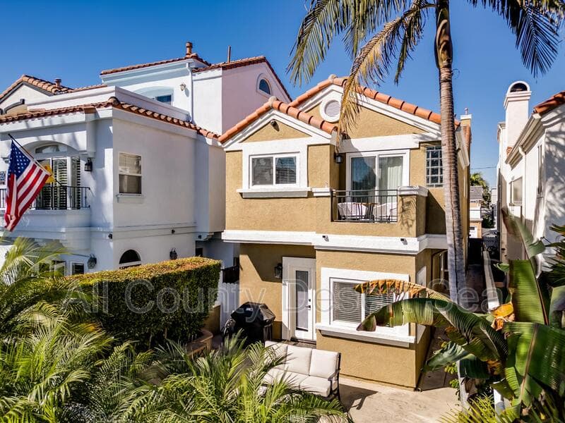 Huntington Beach House: 621 8th St