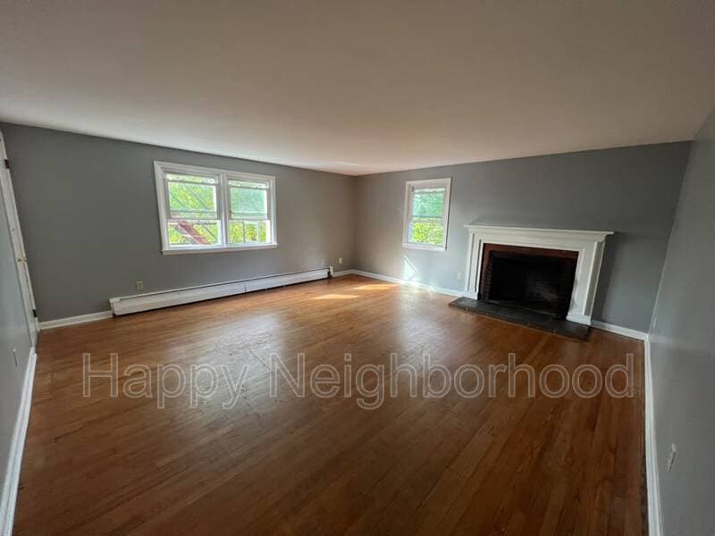 Meriden House: 16 Atkins StreetUnit 4