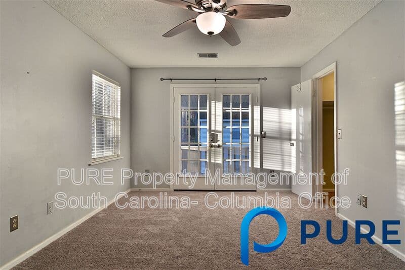 Columbia House: 17A Battery Walk Ct