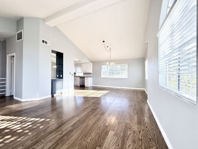 Inglewood Condo: 741 Venice Way