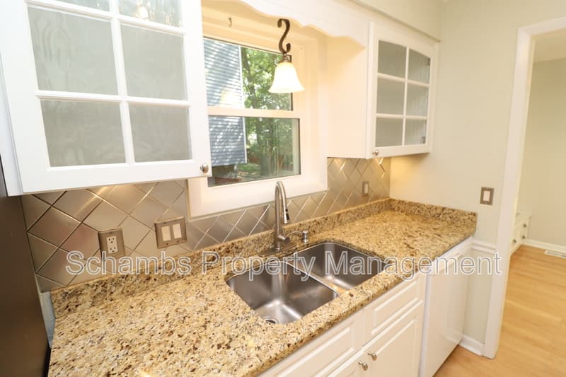 Cary House: 105 Cameron Ct