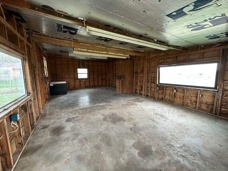 Cleburne House: 1902 Joslin St