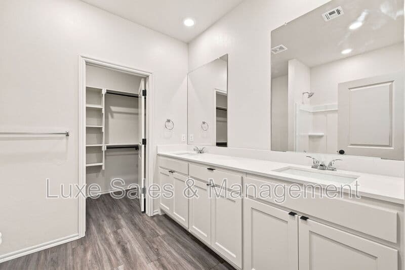 Okahoma City House: 11004 Oak Hollow Drive