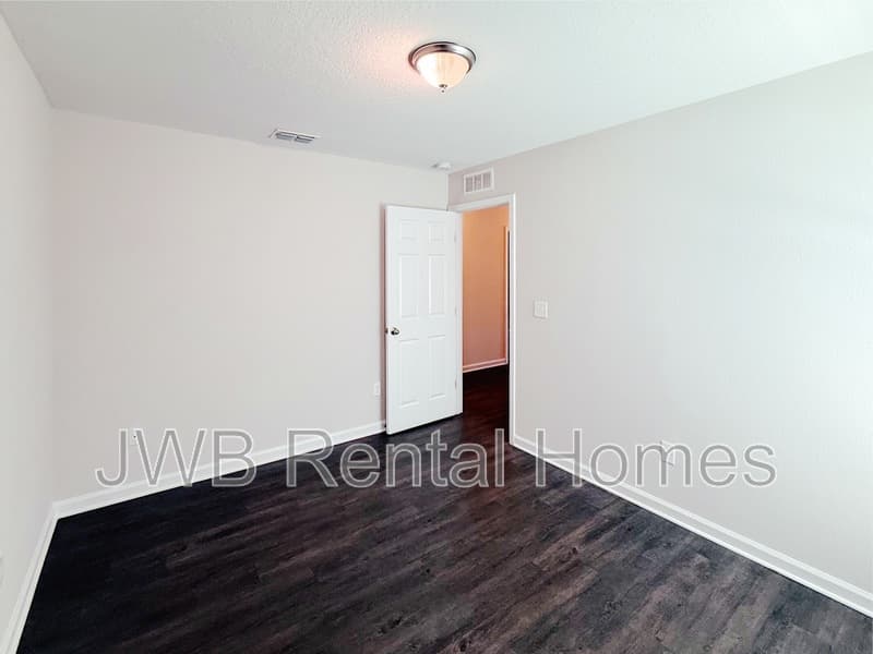 Jacksonville House: 6704 Elwood Ave