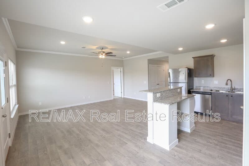 Centerton Condo: 480 Rama St