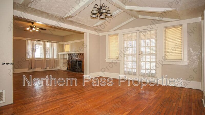 El Paso House: 7600 Franklin Dr. Front