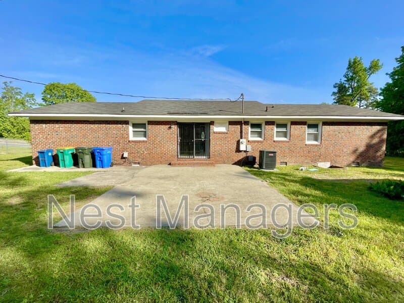 Fayetteville House: 7401 Paxton Drive