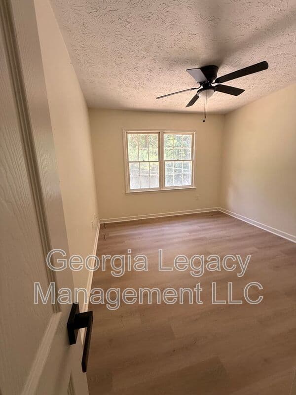 Athens House: 208 Highland Park Drive