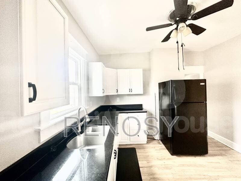Des Moines House: 3114 School Street