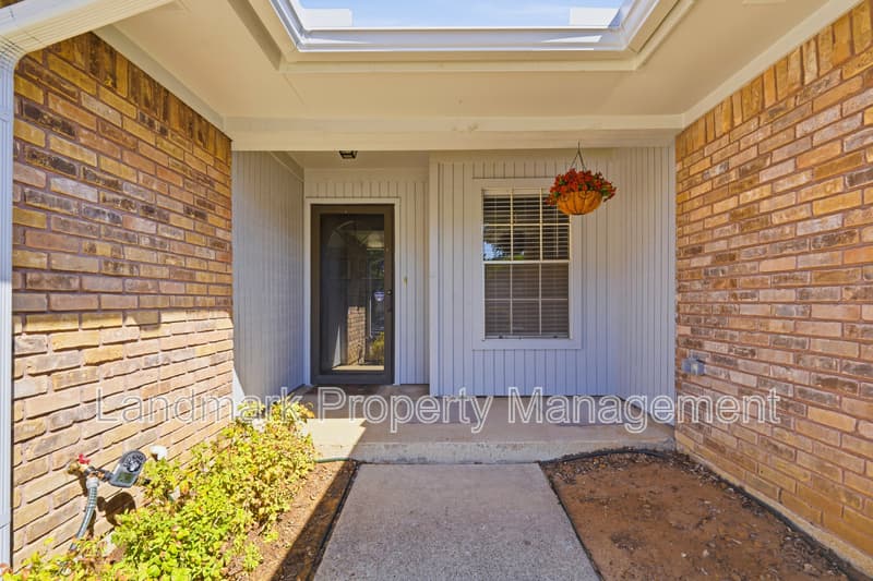 Arlington House: 5917 Pleasant Hill Drive