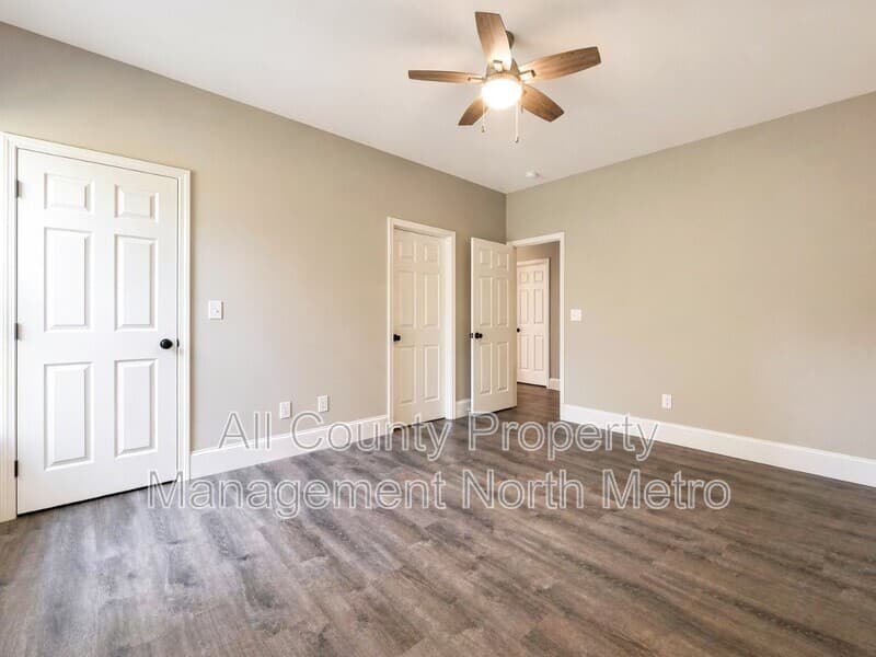 Cumming House: 5390 Valley Drive
