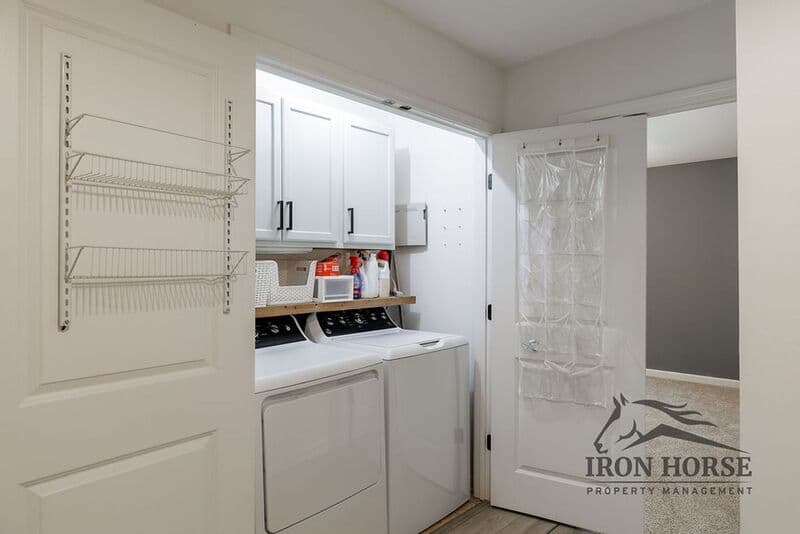 Athens House: 1035 BARNETT SHOALS RD