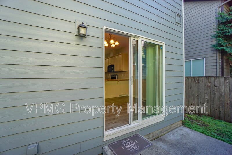 Vancouver Condo: 2837 NE Stapleton Rd