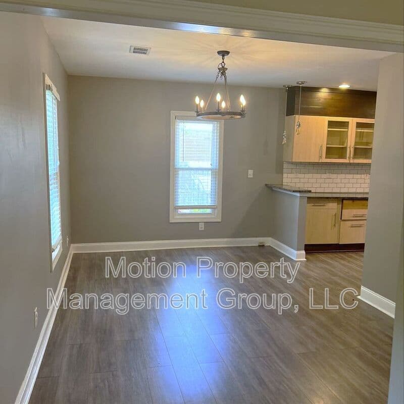 Decatur House: 784 Hillmont Avenue