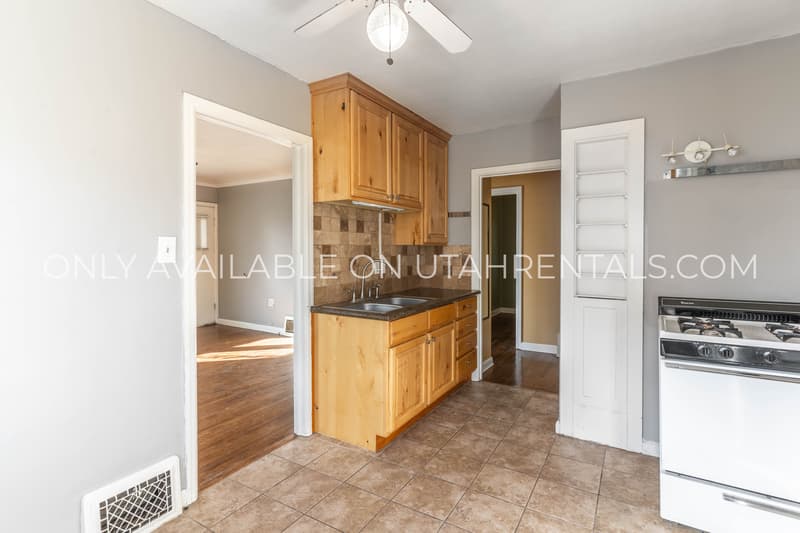 Sugarhouse Condo: 2001 S 1500 E Redondo