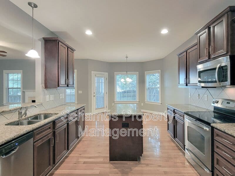 Fuquay Varina House: 414 Banagher Ln