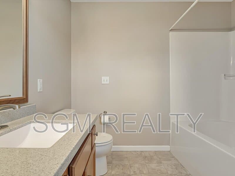 Waterloo House: 1116 Maplewood Ln
