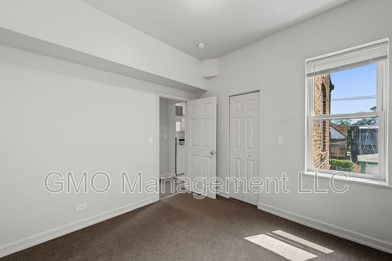 Chicago Condo: 4341 W Gladys St