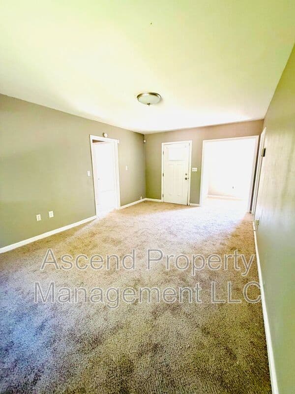 Chattanooga House: 717 Caruthers Rd