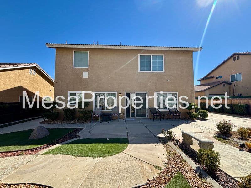 Victorville House: 12604 Sunglow Lane
