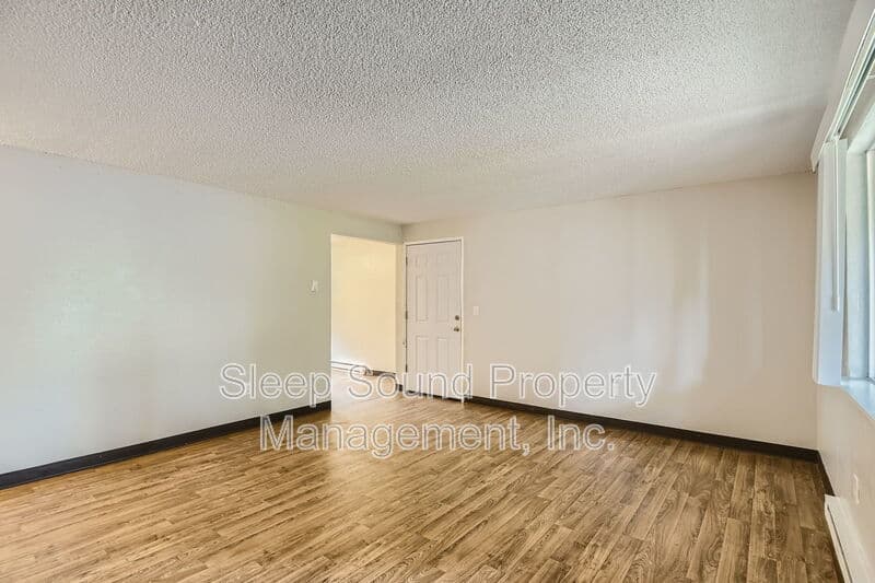 Oregon City Condo: 691 Molalla Avenue