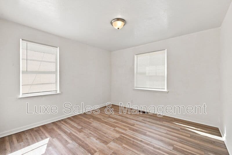 Oklahoma City House: 700 NE 81st Street