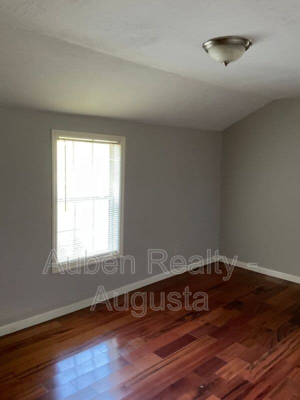 Aiken House: 225 Hudson Road