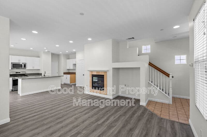 Ladera Ranch House: 6 Lindenwood Farm