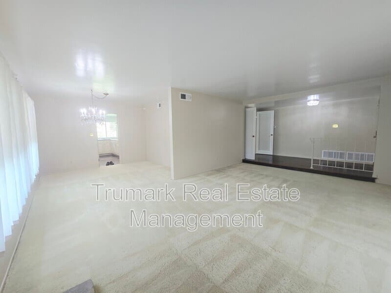Glendale House: 3933 Karen Lynn Dr
