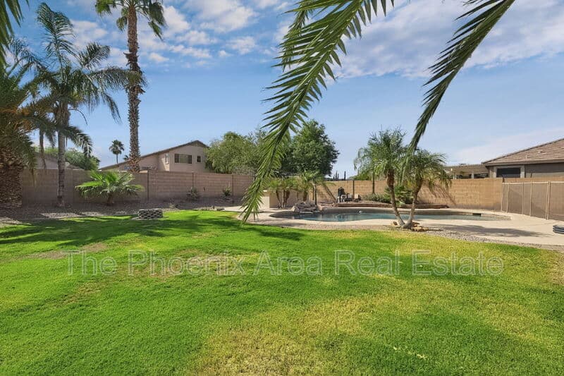 San Tan Valley House: 2669 W Quick Draw Way