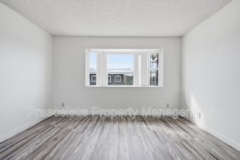 Imperial Beach House: 1292 Holly Ave