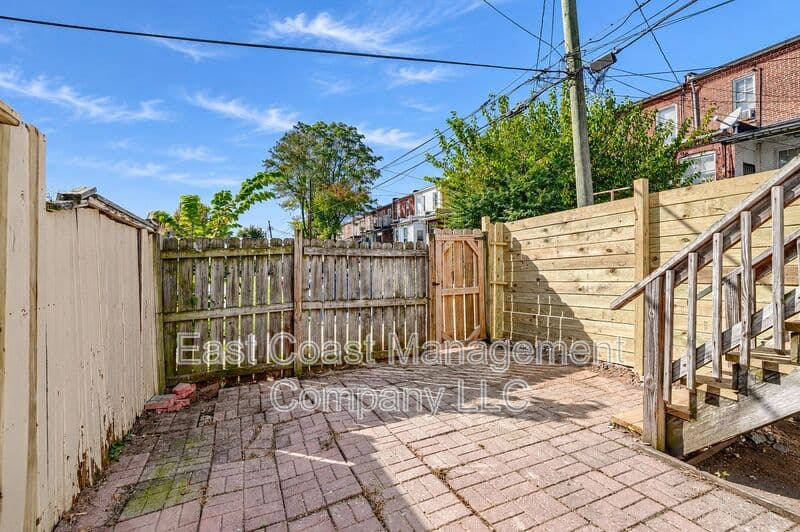 Baltimore House: 1120 N Lakewood Ave